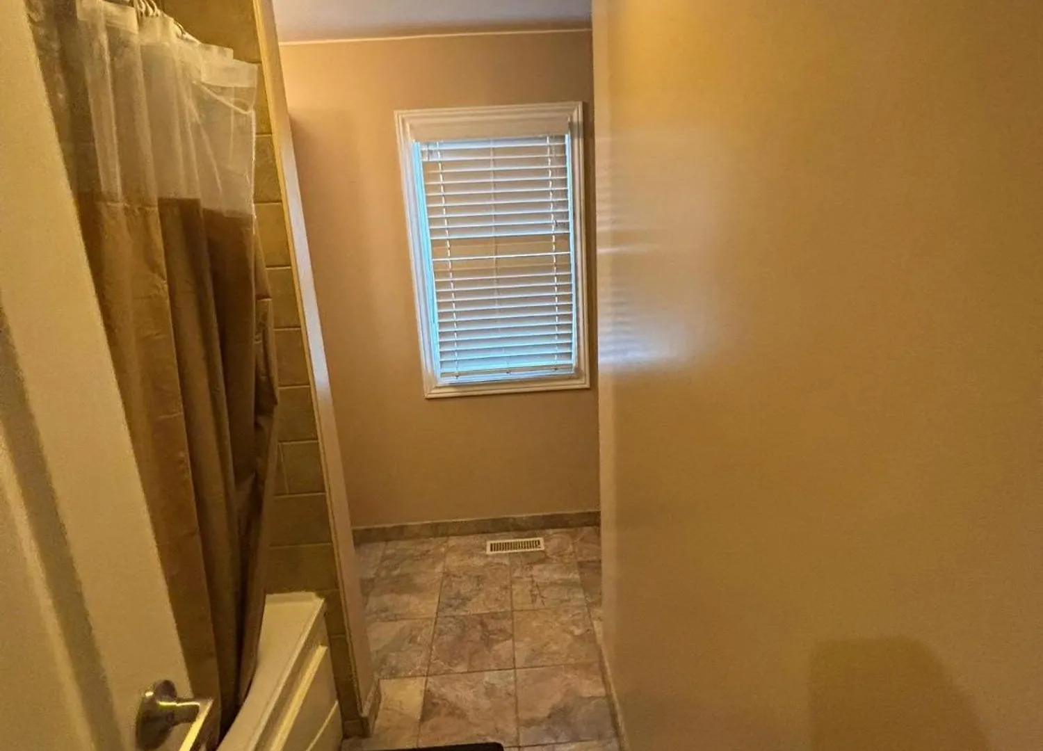 Homestay Bramalea City Centre Bnb-Full Privacy,24X7 Checkin Brampton